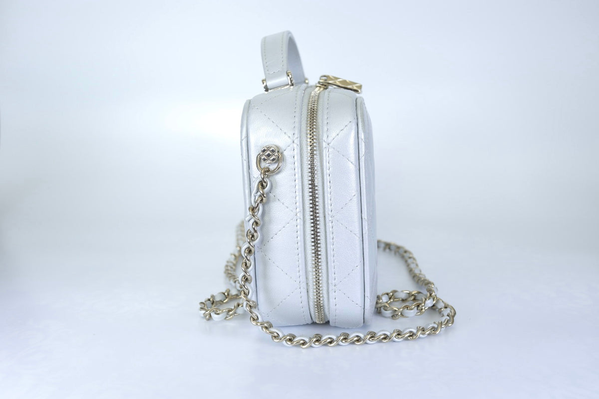 Chanel Metallic Silver Quilted Lambskin Vanity Case | Champagne Gold Hardware