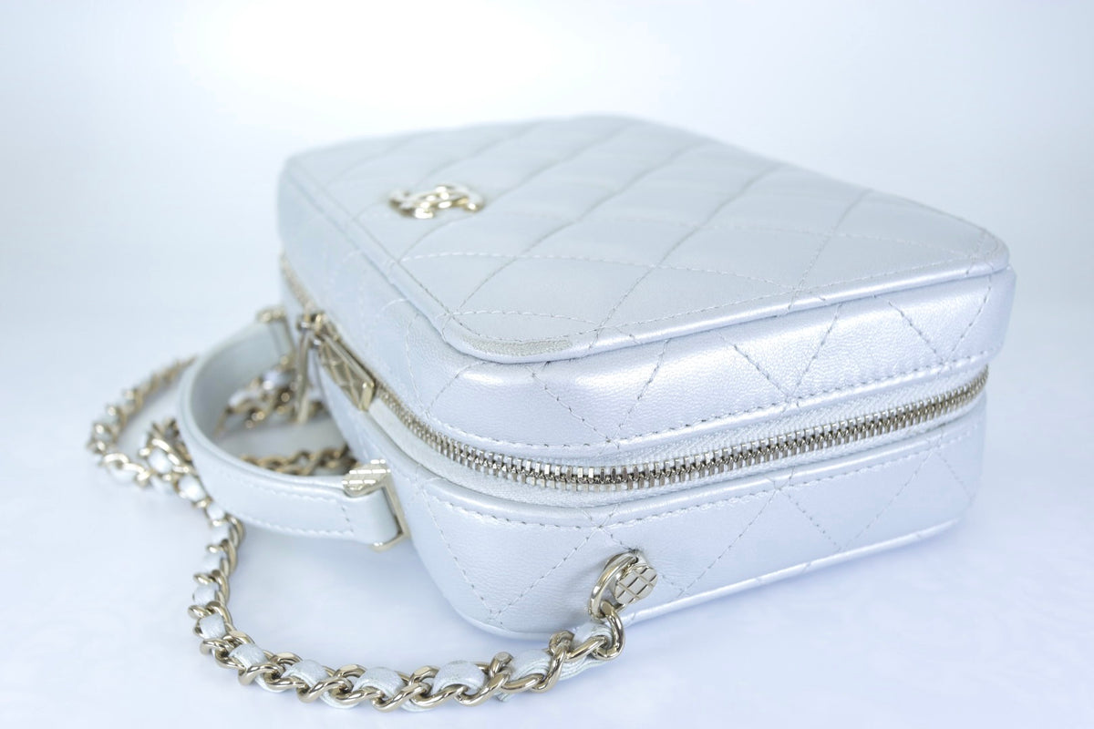 Chanel Metallic Silver Quilted Lambskin Vanity Case | Champagne Gold Hardware