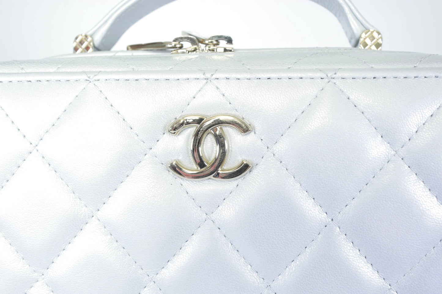 Chanel Metallic Silver Quilted Lambskin Vanity Case | Champagne Gold Hardware