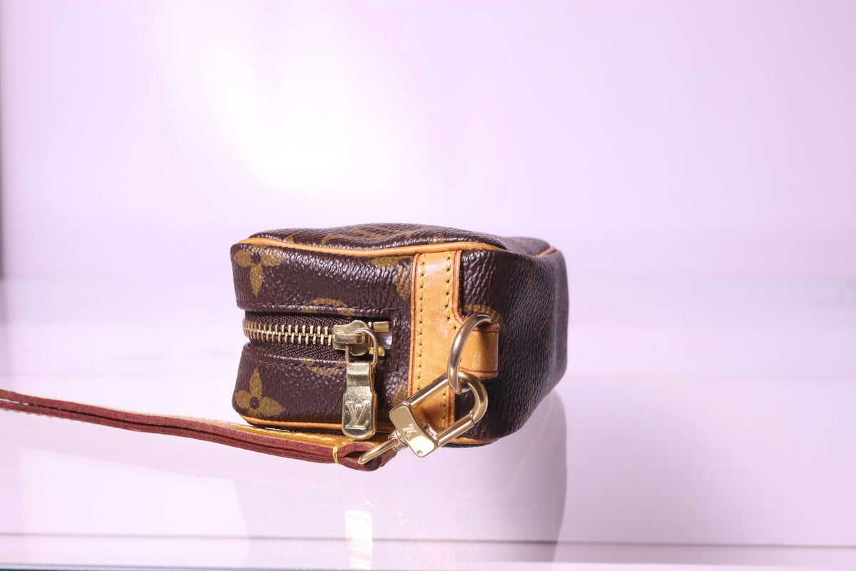 Louis Vuitton Monogram Wapity Case | 2010