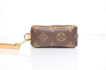 Louis Vuitton Monogram Trousse Wapity | 2010 AA2160