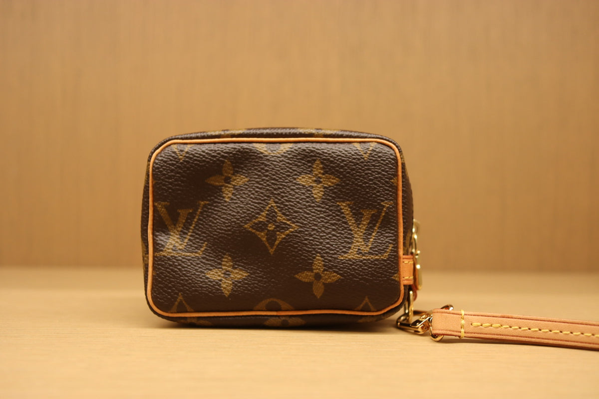 Louis Vuitton Etu Trois Golf Pouch & Wapity Pouch
