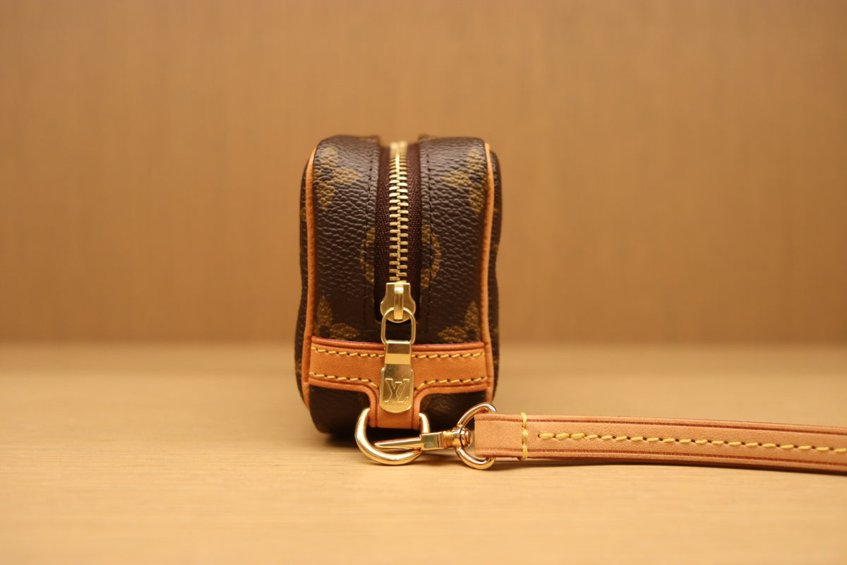 Louis Vuitton Etu Trois Golf Pouch & Wapity Pouch