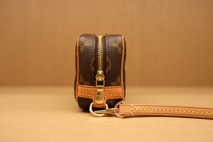 Louis Vuitton Etu Trois Golf Pouch & Wapity Pouch