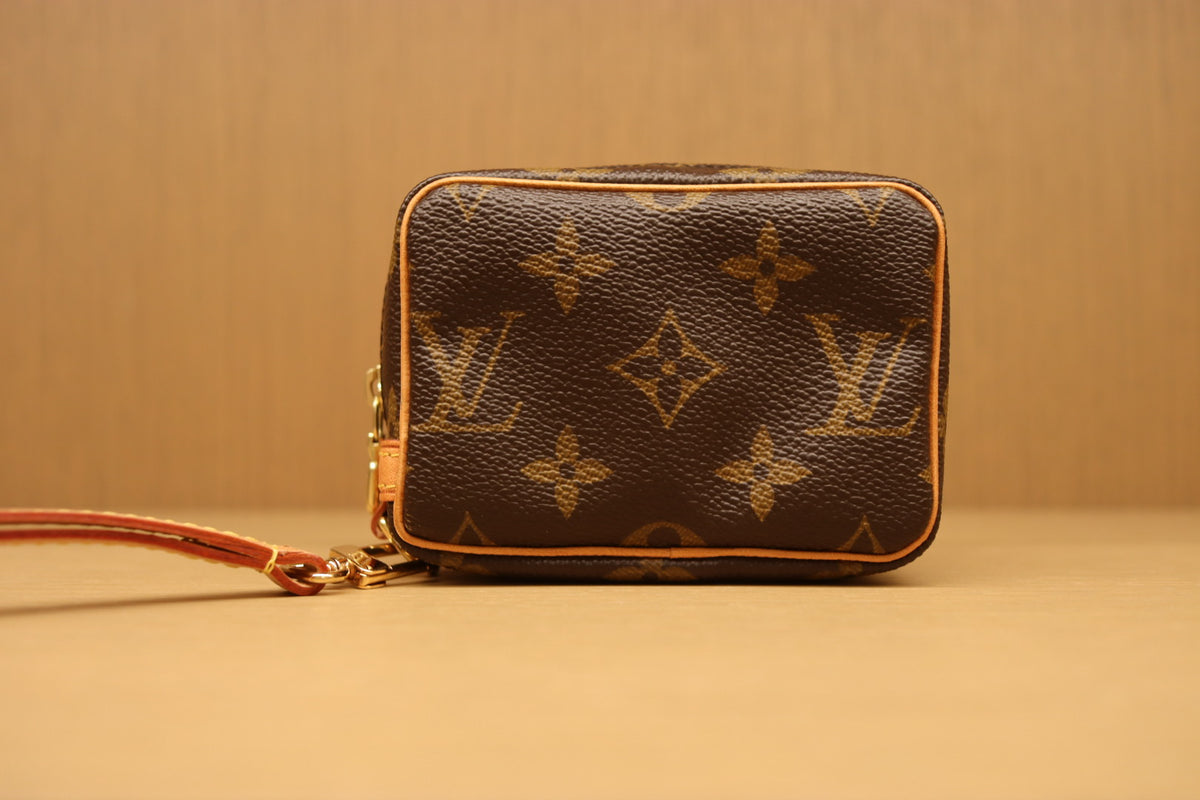 Louis Vuitton Etu Trois Golf Pouch & Wapity Pouch