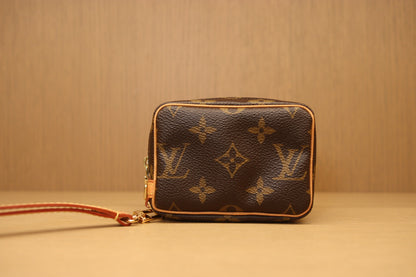 Louis Vuitton Etu Trois Golf Pouch & Wapity Pouch