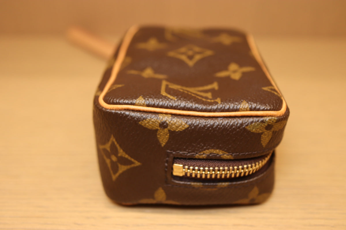 Louis Vuitton Etu Trois Golf Pouch & Wapity Pouch