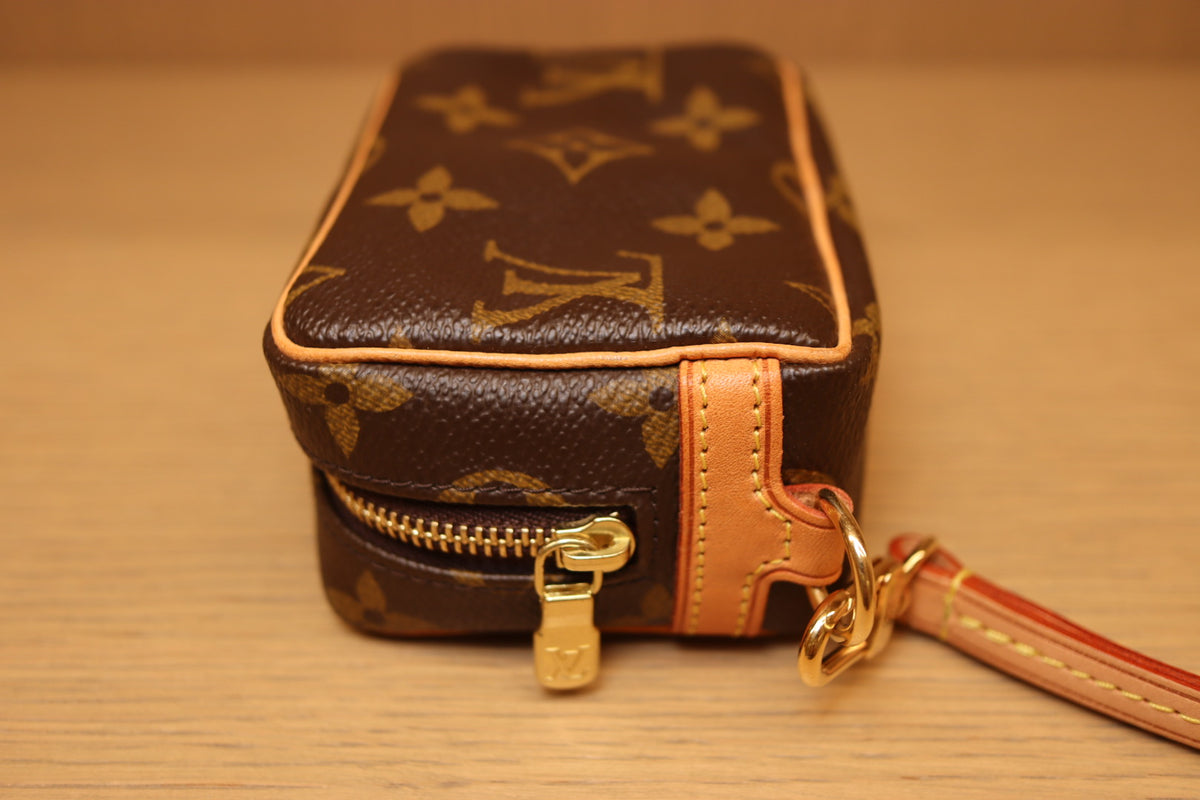 Louis Vuitton Etu Trois Golf Pouch & Wapity Pouch