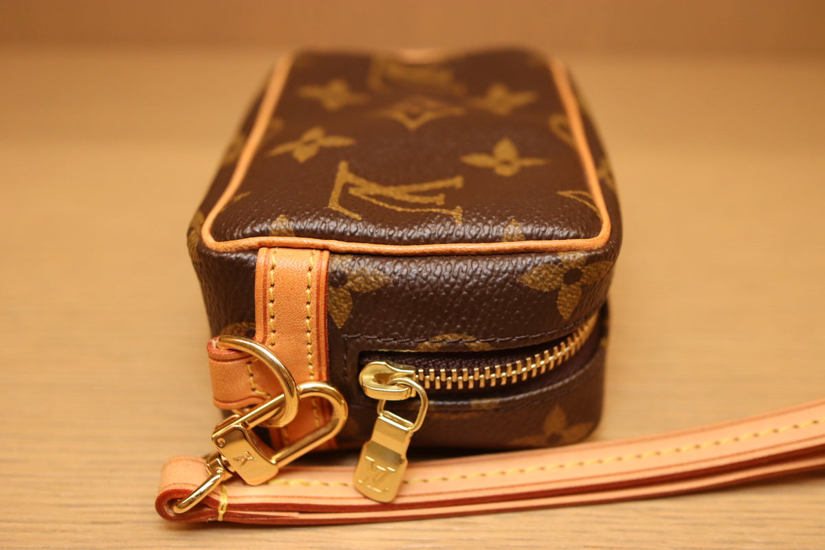 Louis Vuitton Etu Trois Golf Pouch & Wapity Pouch