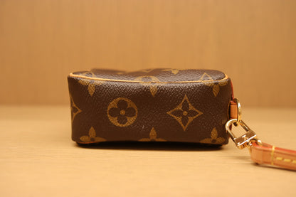 Louis Vuitton Etu Trois Golf Pouch & Wapity Pouch
