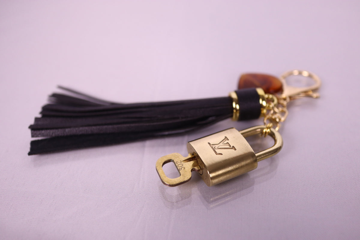 Louis Vuitton Lock & Key Amber Heart Black Bag Charm | No. 302